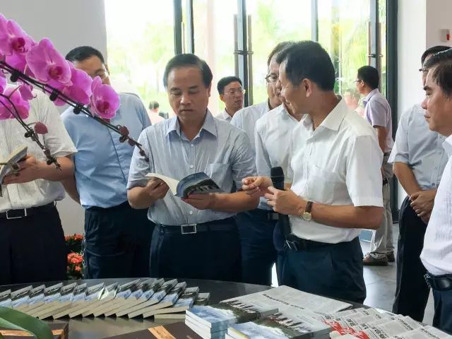 刘赐贵书记阅读相关书籍